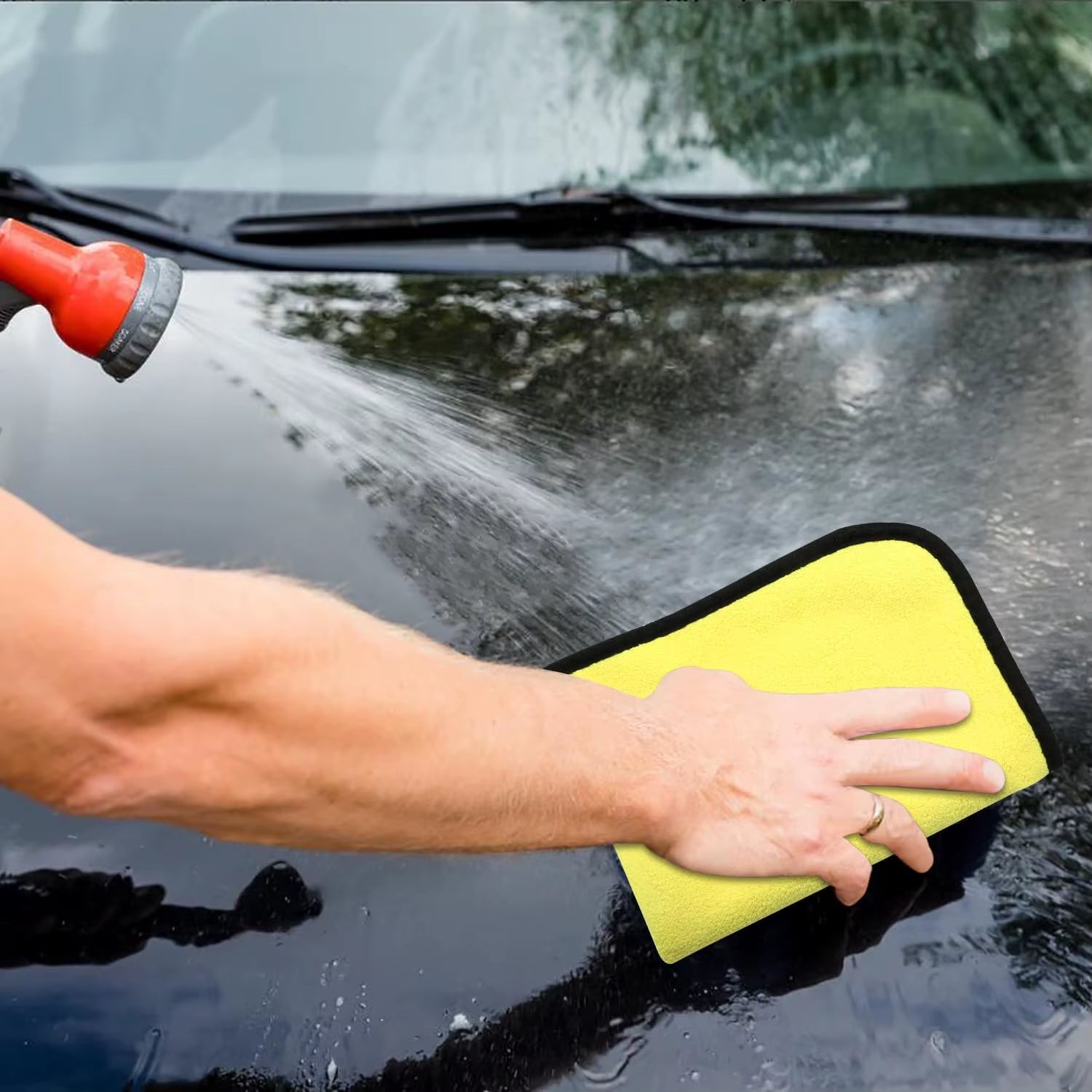 Microfiber Cleaning Towel for Professional Car Detailing and Maintenance